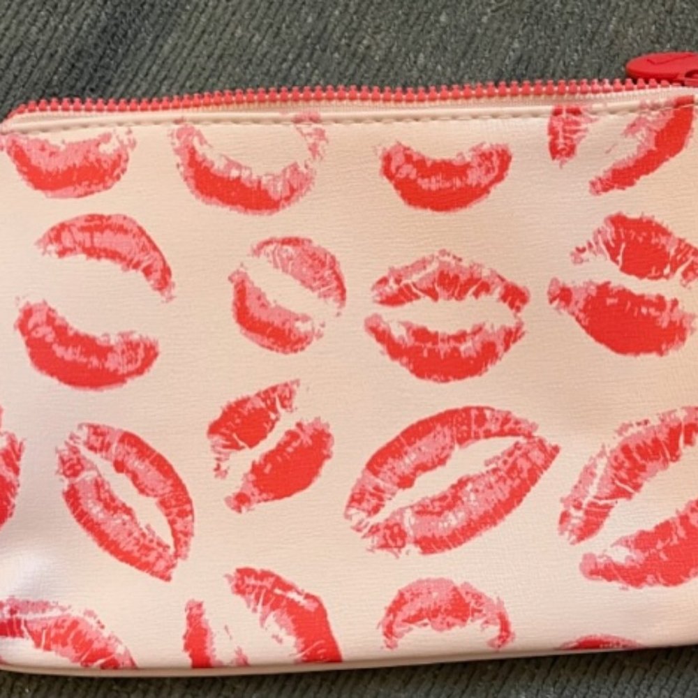 2/$6 or 3/$9 - Ipsy Kiss Lips Makeup Bag